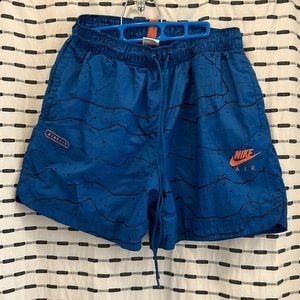 Men’s Nike Air Land Woven shorts. Size Large